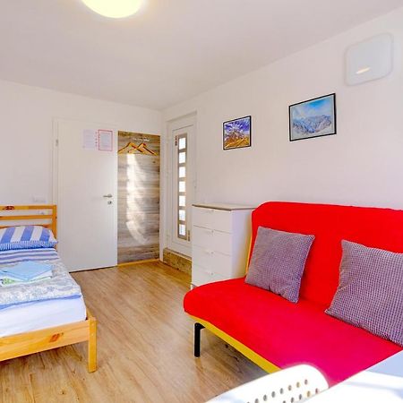 New Studio With Aircon & Free Parking ลูบลิยานา ภายนอก รูปภาพ